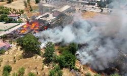 Amasya’da kereste deposu ve ev alev alev yandı