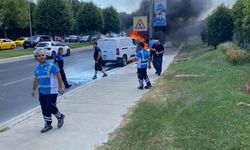 Bakırköy’de bir araç alev alev yandı