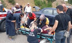 Gümüşhane’de kontrolden çıkan otomobil metrelerce sürüklendi: 4 yaralı