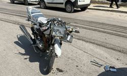 Karaman’da ciple çarpışıp yola savrulan motosikletli yaralandı