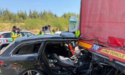 Kırklareli’nde otomobil tırın altına girdi: 2 yaralı