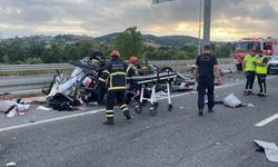 Kuzey Marmara’da otomobil yön tabelasına çarptı: 1 ölü, 4 yaralı