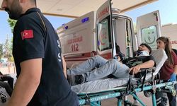 Otomobil kontrolden çıktı, önce direğe sonra evin koruma tellerine çarptı : 1 yaralı