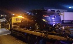 Sancaktepe’de kontrolden çıkan otomobil fabrika duvarına çarptı: 2 yaralı