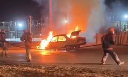 Seyir halindeki Tofaş otomobil alev topuna döndü