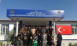 Tıka basa göçmen doldurulan minibüste 24 göçmen yakalandı