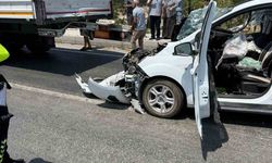 Tıra arkadan çarpan otomobilin sürücüsü ağır yaralandı