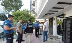 Yaşadığı dairede boğazı kesilmiş olarak bulundu