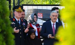 Bursa Valisi Ayyıldız ve İl Jandarma Komutanı Tuğgeneral Tataroğlu'ndan 15 Temmuz şehitlerine ziyaret