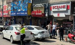 Bursa Caddesi'nde araçlar birbirine girdi, esnaf sokağa döküldü