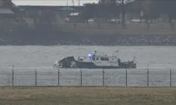 Helikopter nehre düştü