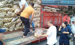 Yetiştirdiği 20 ton patatesi ücretsiz dağıttı