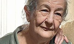 Eski Artvin Valisi Emrullah Zeybek'in eşi Aysel Zeybek vefat etti