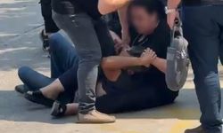 Bursa'da eski kocasını yere yatırarak dövdü!