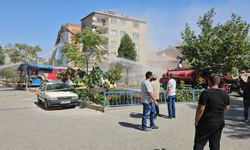Depremde ağır hasar gören binalar yıkılmaya devam ediyor