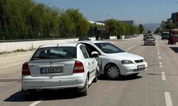 Bursa'da 2 otomobil çarpıştı : 2 yaralı