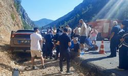 Antalya’da otomobil çekici ile çarpıştı: 5 yaralı