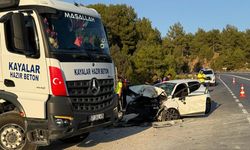 Antalya’da otomobil ile beton mikseri çarpıştı: 1 ölü, 2 yaralı