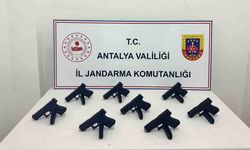 Antalya’da otomobilden 8 ruhsatsız tabanca çıktı