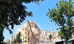 Avcılar’da kentsel dönüşüm nedeniyle yıkılan bina çöktü