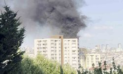 Bağcılar 2040 Sokak’taki 15 katlı bir binada yangın çıktı. Çok sayıda itfaiye ekibi yangını söndürmek için çalışma başlatırken, vatandaşların binadan tahliye edildiği öğrenildi.