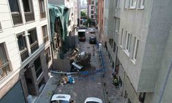 Bakırköy’de kısmen çöken tarihi ahşap bina havadan görüntülendi