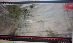 Balıkesir’deki 6.1 büyüklüğündeki deprem kamerada... Güvenlik kamerası bile sarsıntıya dayanmadı