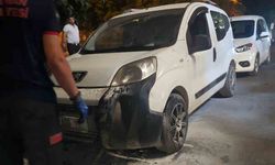 Batman’da yanan otomobili vatandaşlar söndürdü