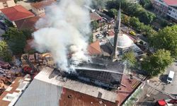 Beykoz’da 3 katlı binanın çatısında korkutan yangın