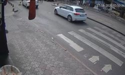 Beyoğlu’nda otomobilin dede ve torununa çarptığı kaza kamerada