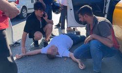Beyoğlu’nda taksici baygınlık geçirdi: Vatandaşlar başından ayrılmadı