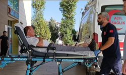 Bursa’da kavşakta iki otomobil çarpıştı: 3 yaralı