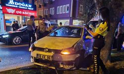 Bursa’da otomobil kamyonete çarptı