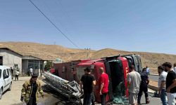Cizre’de itfaiye aracının devrilip sürüklendiği kaza güvenlik kamerasına yansıdı