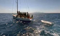 Datça açıklarında sürüklenen yelkenli teknedeki 43 düzensiz göçmen kurtarıldı