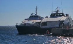 Deniz otobüsü Avşa Adası açıklarında kayalıklara çarptı: Yolcular tahliye edildi