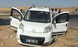 Diyarbakır’da hafif ticari ile otomobil çarpıştı: 5 yaralı