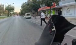 Düğün aracından para almak için metrelerce koştu, kaputa atladı