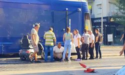 Engelli vatandaş akülü aracıyla tramvaya çarptı