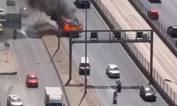Esenyurt’ta alev alev yanan kamyonet, E-5’te sürücüsüz ilerledi