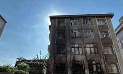 Fatih’te ilaç deposu alevlere teslim oldu