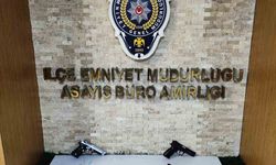Fatih’te kuru sıkı tabancaları gerçeğe dönüştüren şüphelilere operasyon: 2 gözaltı
