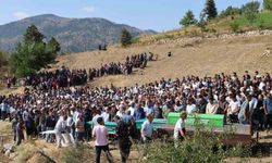 Feci kazada hayatını kaybeden 1’i bebek 5 kişi son yolculuğuna uğurlandı