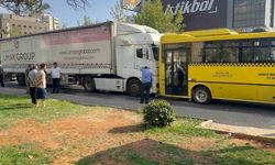 Gaziantep’te durakta yolcu alan halk otobüsüne tır çarptı: 2’si ağır 3 yaralı
