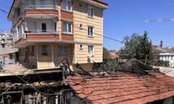 Gaziosmanpaşa’da gecekondu alevlere teslim oldu
