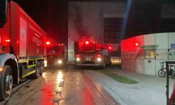 Geri dönüşüm fabrikasında yangın: Bir kişi dumandan etkilendi