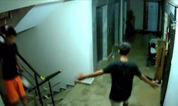 Göbek atarak ayakkabı çalan gençler kamerada