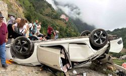 Göksu Travertenleri’nde 4 kişinin yaralandığı trafik kazası güvenlik kamerasına yansıdı