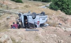 Hafif ticari araç şarampole yuvarlandı: 2’si ağır 5 yaralı