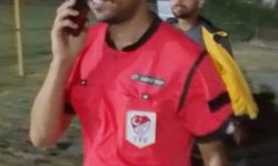 Hakem kırmızı kart gösterdi, futbolcu yumrukladı